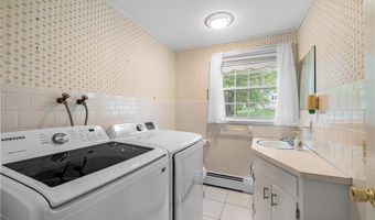 1 Edelweiss Ave, Lincoln, RI 02865