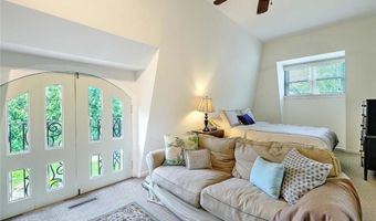 12 Howe St, Bristol, RI 02809