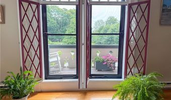 35 Chastellux Ave I, Newport, RI 02840