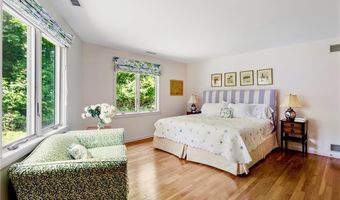 4 Alpond Dr, Newport, RI 02840
