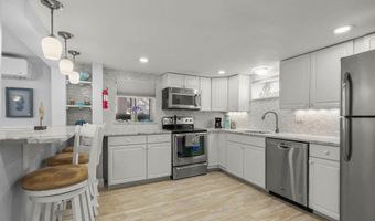 45 Crescent Rd, Middletown, RI 02842