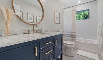 820 Barton Dr, Ann Arbor, MI 48105