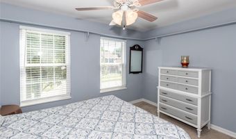 1915 Fox Pointe Dr, Arnold, MO 63010