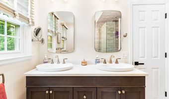 30 Packard Dr, Middletown, NJ 07748