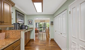 700 Crowfields Ln, Asheville, NC 28803