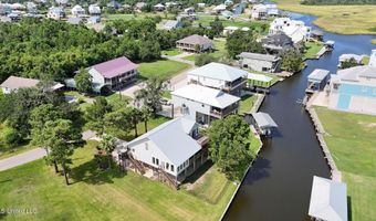 424 Riverview Dr, Bay St. Louis, MS 39520