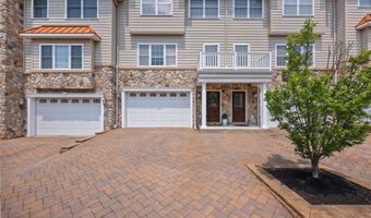 14 White Oak Ln, Aberdeen, NJ 07747