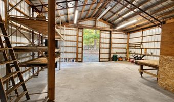 77 N High St, Clinton, CT 06413