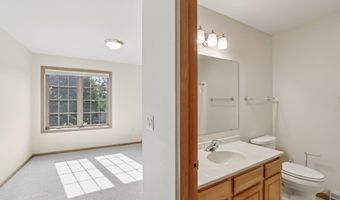 3354 N Stone Creek Cir, Madison, WI 53719