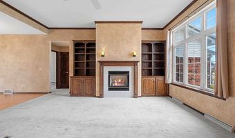 923 W WINDTREE Dr, Appleton, WI 54914
