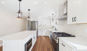 2 Bc Ln, Berkley, MA 02779
