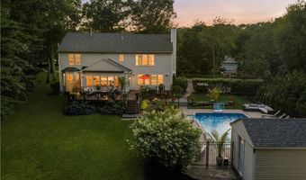 64 Fieldstone Ln, North Kingstown, RI 02874