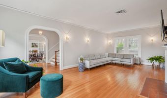 1805 ARMY NAVY Dr, Arlington, VA 22202