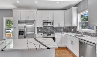 65 Bayview St, Aberdeen, NJ 07721