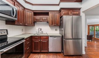 84 Hickory Dr, East Greenwich, RI 02818
