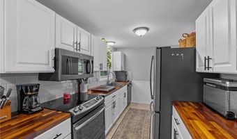 94 Maxson Hill Rd, Hopkinton, RI 02804
