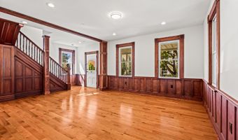 73 3rd Ave, Atlantic Highlands, NJ 07716