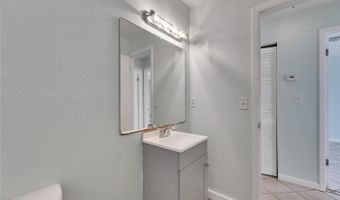 1049 APOLLO BEACH Blvd D, Apollo Beach, FL 33572