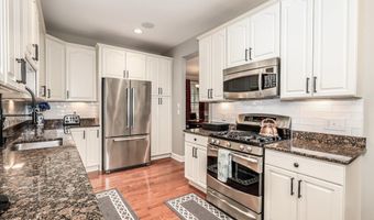 18 Lawrence Ave 18, Danbury, CT 06810