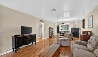 24 Manorwood Dr 24, Branford, CT 06405