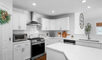 108 Boxelder Ln, Amherst, NY 14228