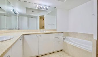 19900 E Country Club Dr 216, Aventura, FL 33180