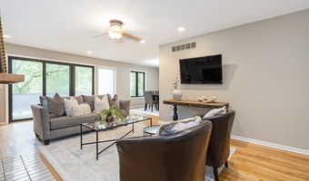 2174 Overlook Ct, Ann Arbor, MI 48103