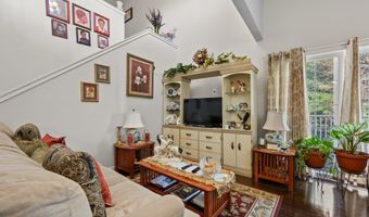 10 Linden Ct 10, Bloomfield, CT 06002