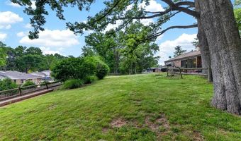 404 Oakmont Cir, Ballwin, MO 63011