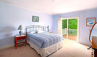 16 Amberwood Ct, Bourne, MA 02532