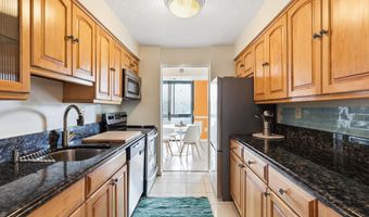 5300 HOLMES RUN Pkwy 1206, Alexandria, VA 22304