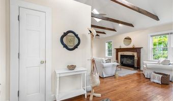 4 Garfield Ave, Bristol, RI 02809