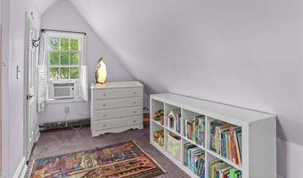 671 County Rd, Barrington, RI 02806