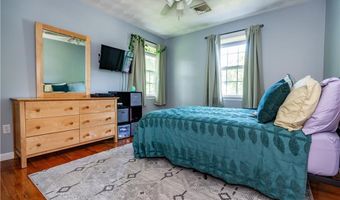 33 Oak Hill Dr, Johnston, RI 02919