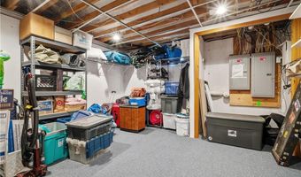 18 Valley Stream Dr, Cumberland, RI 02864