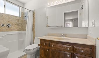 124 Reddington Ct, Camarillo, CA 93010