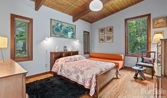 39 Wolf Rd, Asheville, NC 28805