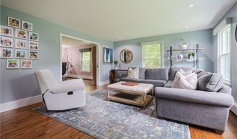 215 Adirondack Dr, East Greenwich, RI 02818