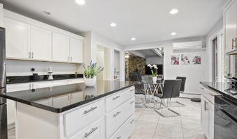 15 Roosevelt Dr, Bedford, NH 03110