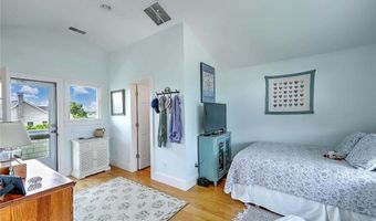 33 Withington Rd, Narragansett, RI 02882
