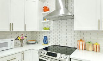 27 S Baptist St, Newport, RI 02840