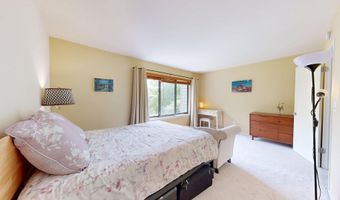 718 Peninsula Ct, Ann Arbor, MI 48105