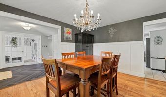 806 Hollyridge Dr, Ballwin, MO 63011