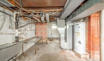 239 W 38th St, Anderson, IN 46013