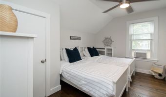 33 Slocum St, Newport, RI 02840