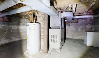 529 Riverside Dr, Auburn, ME 04210