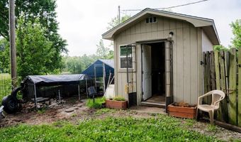 401 S Gartner Ave, Altamont, KS 67330