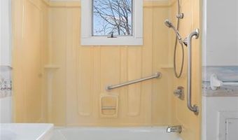 292 Boulevard, Middletown, RI 02842