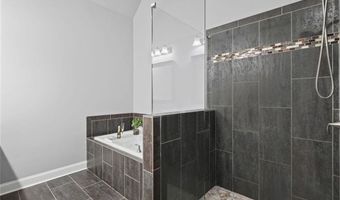 1044 Township Sq, Alpharetta, GA 30022