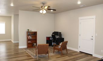 1015 E Canyon Dr, Big Water, UT 84741
